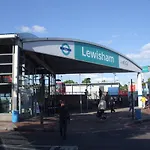 Spacious Modern 1-Bedroom Apartment In London Catford - Excellent Transport Links - Ideal For Long Stays